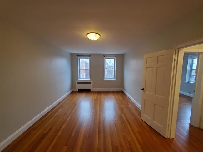 16 Ware St, Unit 42 in Cambridge, MA - Foto de edificio - Building Photo