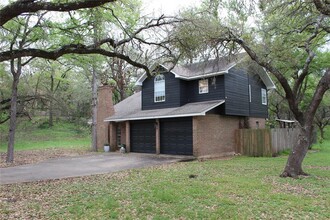 50 Pebblebrook Ln in Wimberley, TX - Foto de edificio - Building Photo