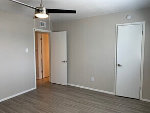 Manor Flats in Austin, TX - Foto de edificio - Building Photo