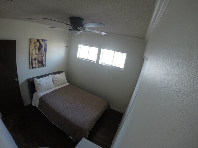 6002 Hazelbrook Ave in Lakewood, CA - Building Photo - Building Photo