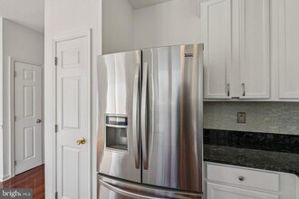 6330 James Harris Way in Centreville, VA - Building Photo - Building Photo