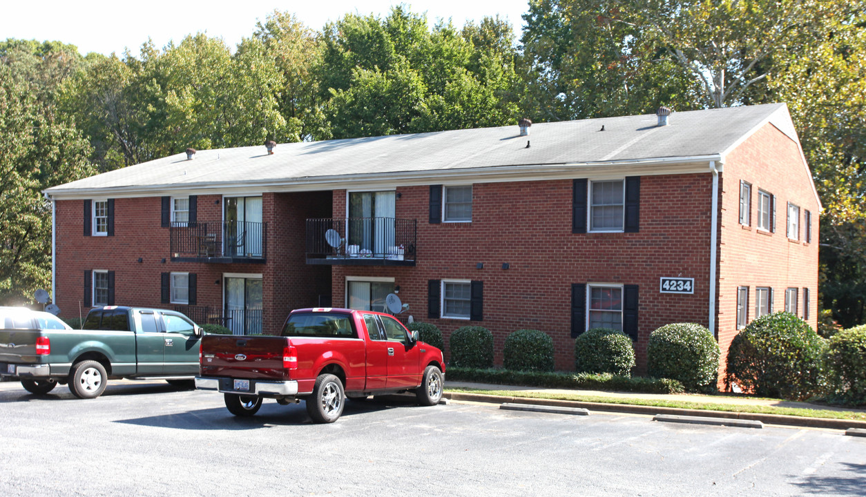 Morris Manor in Greensboro, NC - Foto de edificio