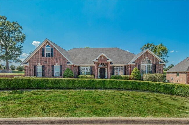 110 W Champions Blvd