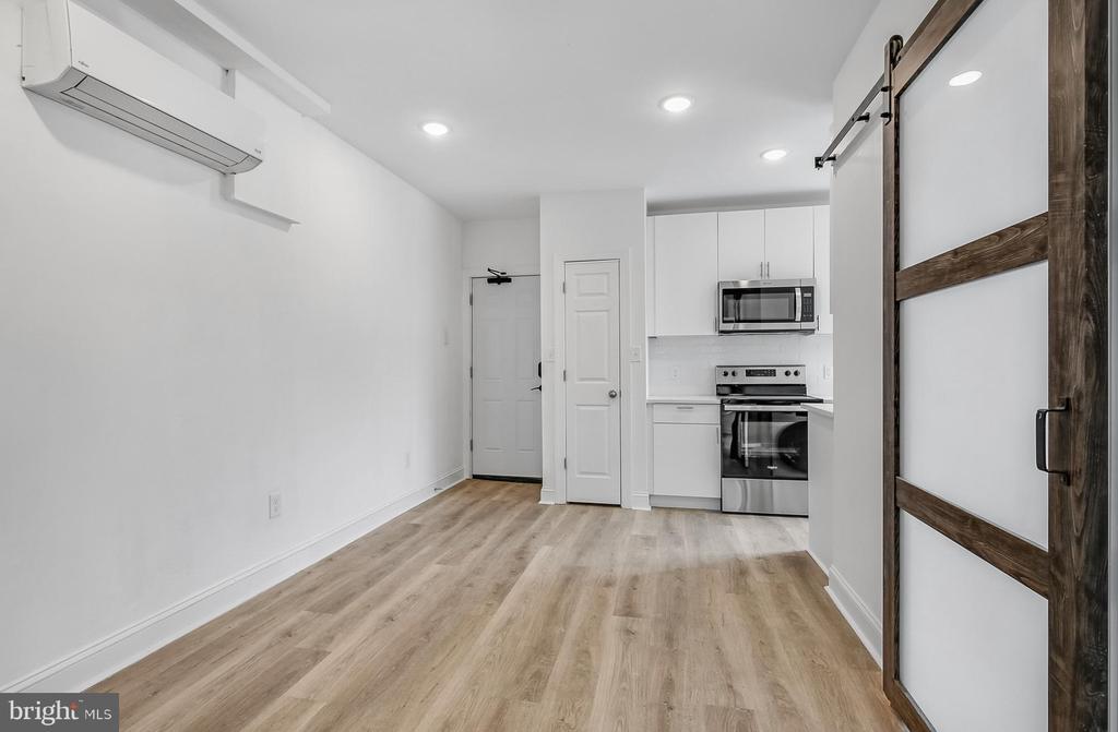 2046 E Huntingdon St in Philadelphia, PA - Building Photo