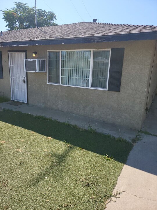 401-431 Birdwell St in Oakdale, CA - Building Photo
