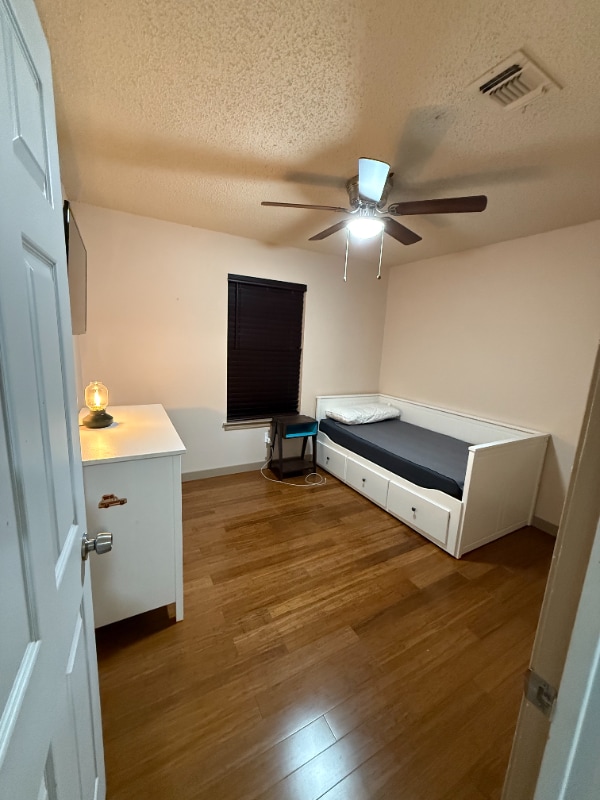 6305 Courtside Dr in Watauga, TX - Foto de edificio - Building Photo