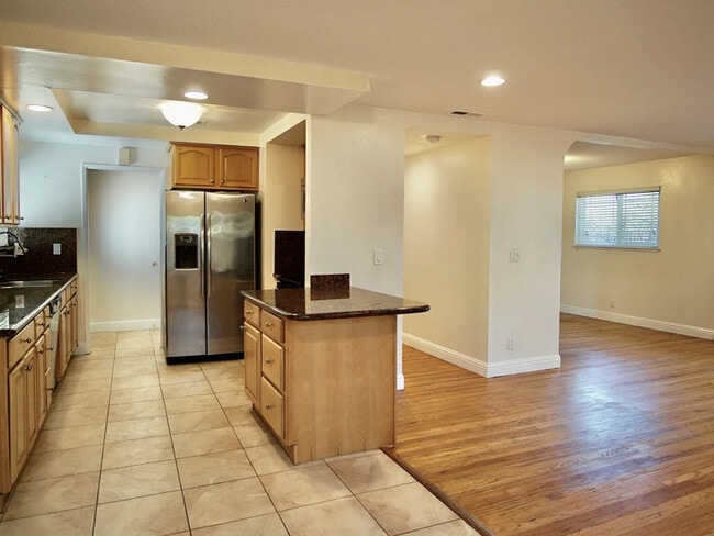 1367 Oslo Ln in San Jose, CA - Foto de edificio - Building Photo