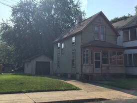 718 N Underhill St in Peoria, IL - Building Photo