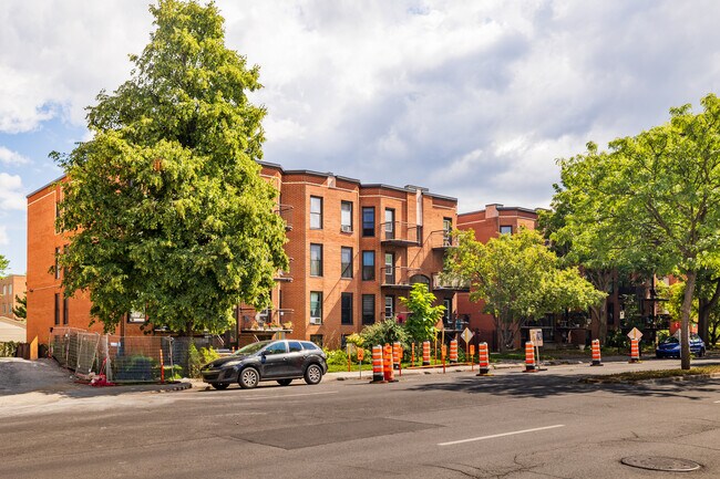 3380-3410 Saint-Joseph E in Montréal, QC - Building Photo - Primary Photo