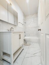 418 Avenue C, Unit 2 in Bayonne, NJ - Foto de edificio - Building Photo