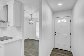 108 Sparrow Way in Beaumont, TX - Building Photo - Building Photo