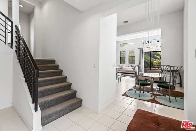 12940 Discovery Creek in Los Angeles, CA - Building Photo - Building Photo