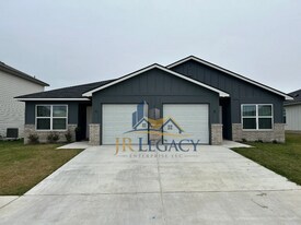 1146 Lindsey Dr, Unit B in Copperas Cove, TX - Building Photo