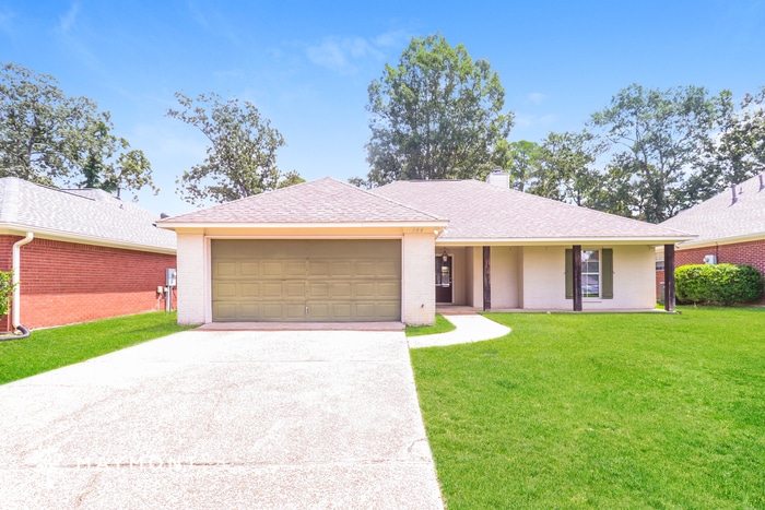 144 Chestnut Dr in Brandon, MS - Foto de edificio