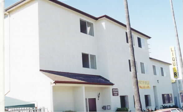 Avalon Villa Apartments in Wilmington, CA - Building Photo - Building Photo