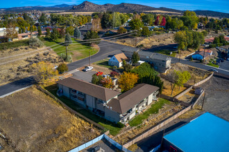 Pioneer Apartments in Prineville, OR - Foto de edificio - Building Photo