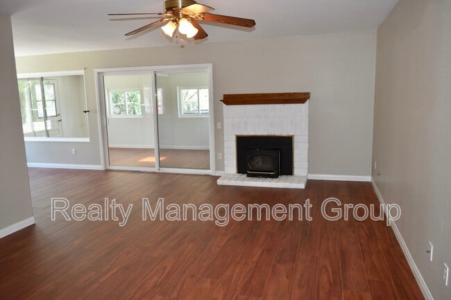 1546 Arnheim Ct in El Cajon, CA - Foto de edificio - Building Photo
