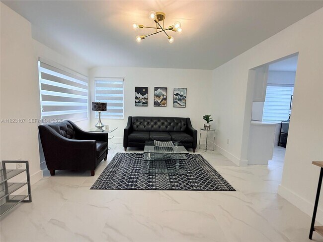 4117 SW 62nd Ave in Miami, FL - Building Photo - Building Photo