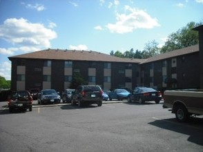 Brookside Apartments in St. Joseph, MO - Building Photo - Building Photo