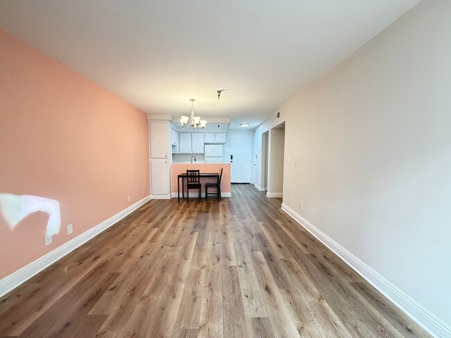 5143 Bakman Ave, Unit 316 in North Hollywood, CA - Building Photo - Building Photo