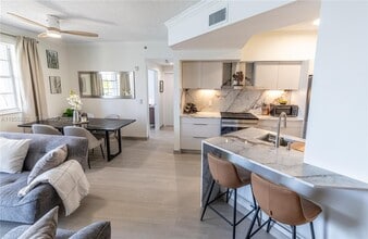 3255 NE 184th St in Aventura, FL - Foto de edificio - Building Photo