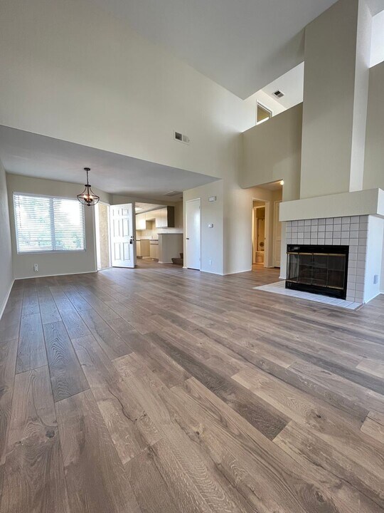 27876 Violet in Mission Viejo, CA - Building Photo