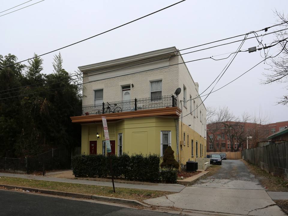 415 Cedar St NW in Washington, DC - Building Photo