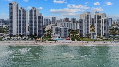 19201 Collins Ave in Sunny Isles Beach, FL - Building Photo - Building Photo