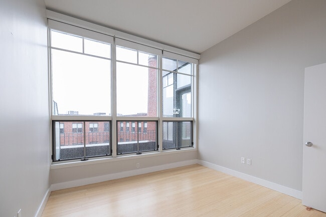 450 Harrison Ave, Unit 203 in Boston, MA - Building Photo - Building Photo