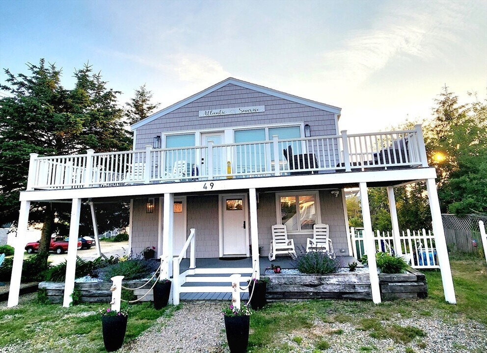 49 Northern Blvd in Newbury, MA - Building Photo