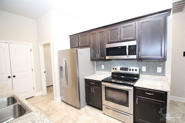 8809 Bellawood Cir in Pensacola, FL - Building Photo - Building Photo