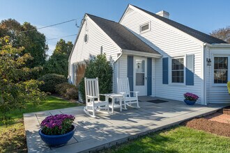 14 Neptune Ave in Madison, CT - Building Photo - Building Photo