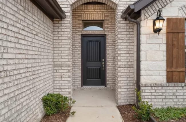 328 Saltmeadow Ln in Red Oak, TX - Building Photo - Building Photo