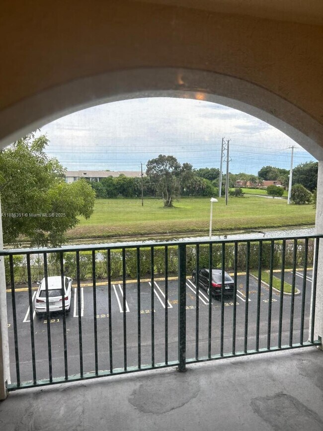 1755 Village Blvd in West Palm Beach, FL - Building Photo - Building Photo