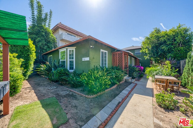 1112 Ocean Park Blvd in Santa Monica, CA - Building Photo - Building Photo