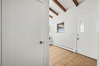 343 Oakland St in Manchester, CT - Foto de edificio - Building Photo