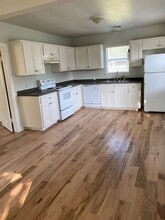 104 Wilkes St in Smithville, TX - Building Photo - Building Photo