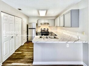2060 Lexington Ln in Cumming, GA - Foto de edificio - Building Photo