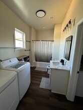 2127 Avenue O, Unit B in Galveston, TX - Building Photo - Building Photo