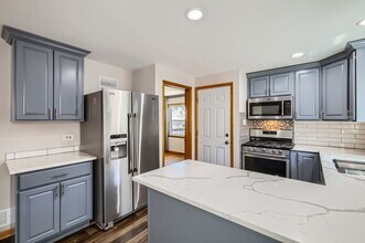 5819 S Moody Ave in Chicago, IL - Building Photo - Building Photo