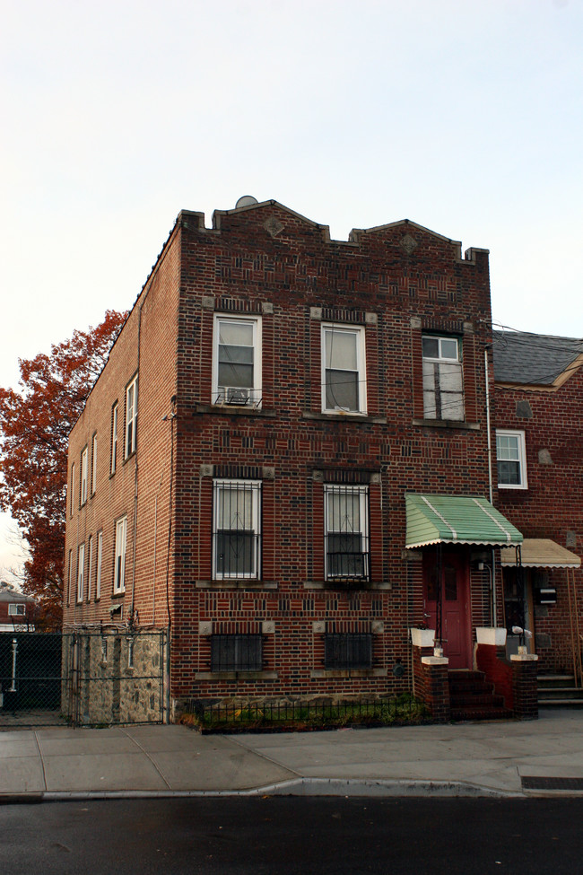 914 E 212th St in Bronx, NY - Foto de edificio - Building Photo