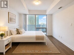 88 Harbour St in Toronto, ON - Building Photo - Building Photo