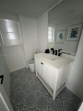 221 Meridian Ave in Miami Beach, FL - Building Photo - Building Photo