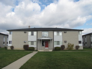 Parkside Vista Apartments in Flat Rock, MI - Building Photo - Building Photo