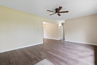 2124 Burr Oak Ln in Lindenhurst, IL - Building Photo - Building Photo