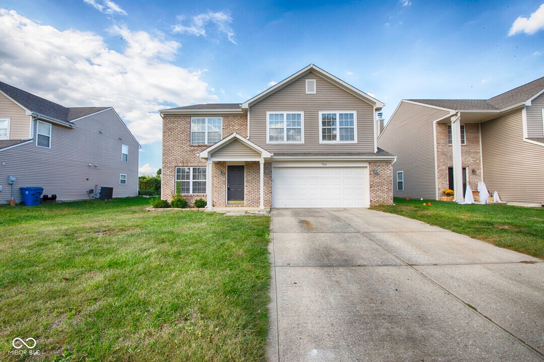 7866 Sergi Canyon Dr in Indianapolis, IN - Building Photo