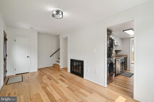 2400 Kilpatrick Pl in Dumfries, VA - Foto de edificio - Building Photo