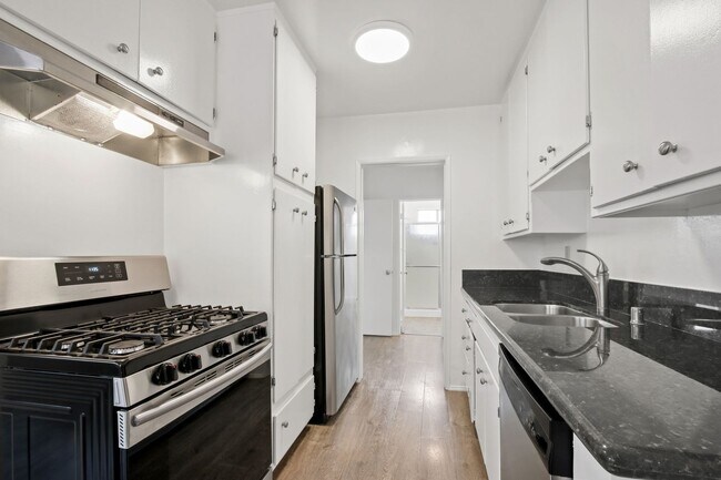 1449 Princeton St in Santa Monica, CA - Building Photo - Building Photo