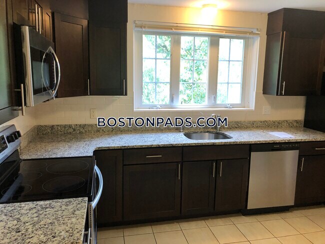 31 Captain Parker Arms-Unit -21 in Lexington, MA - Foto de edificio - Building Photo