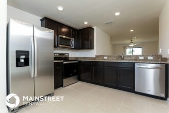 35689 Rose Moss Ave in Leesburg, FL - Foto de edificio - Building Photo